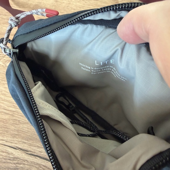 Bellroy Lite bag 1.8 liters NWT (limited edition color-way) - Picture 3 of 5